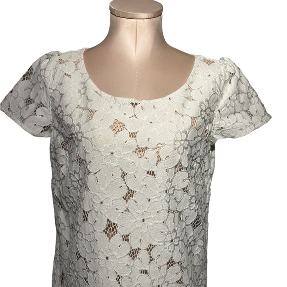 Lilly Pulitzer white top in Medium. Zip back. EUC. Absolutely beautiful - Picture 8 of 10